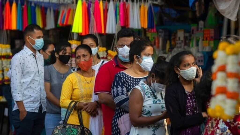 India: Mask mandate back in New Delhi as COVID cases surge