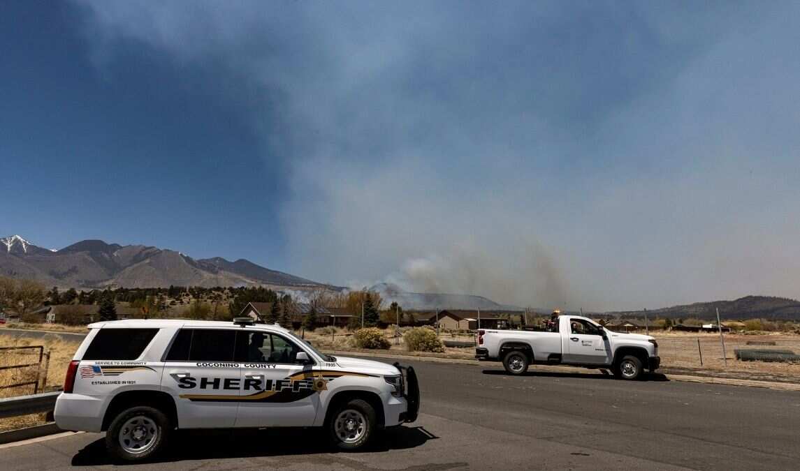 Arizona wildfires seize on chaotic winds and parched forests Arizona wildfires seize on chaotic winds and parched forests
