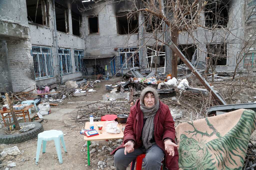 'Everything in Mariupol is complicated and chaotic,' says Kyiv