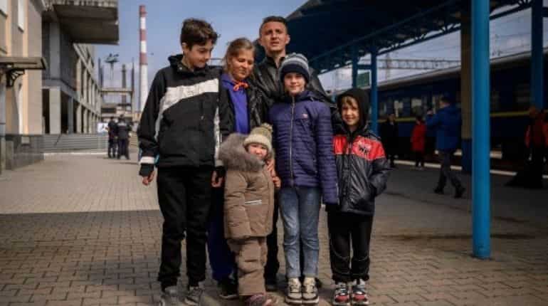 Russia-Ukraine crisis: How a Ukrainian family escaped from Mariupol on foot Russia-Ukraine crisis: How a Ukrainian family escaped from Mariupol on foot