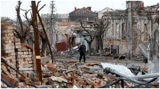 Russia resumes attack on Mariupol, Ukraine soldiers holed up in steel plant