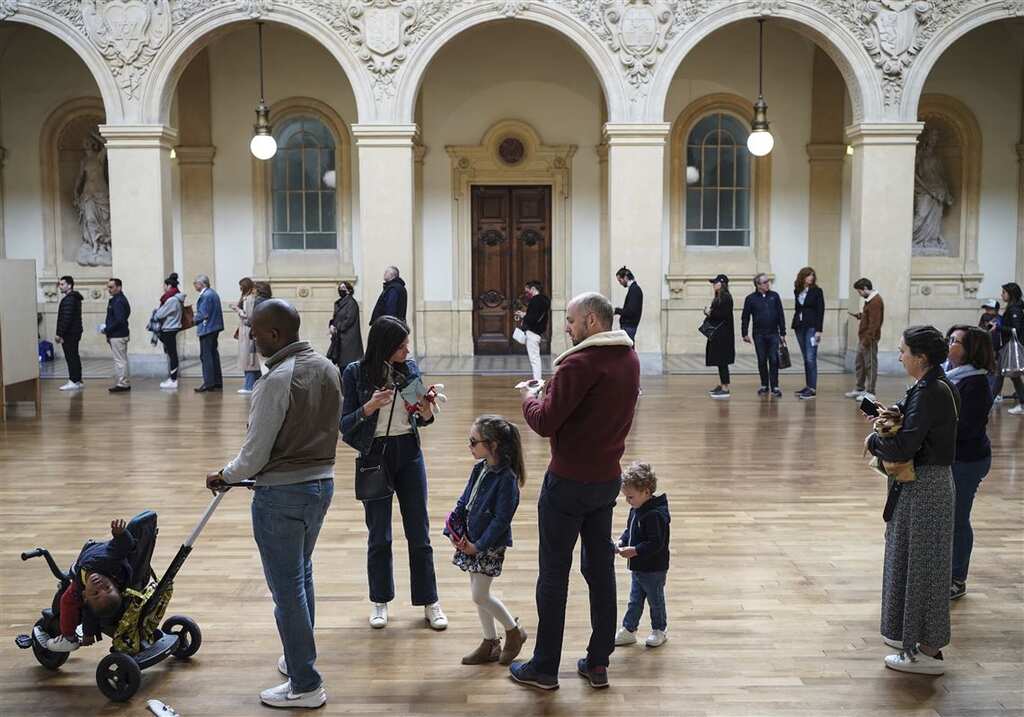 The battle for French Presidency: French line-up at polling booths to elect the next President
