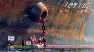 Greenpeace blocks tanker from delivering Russian oil to Norway