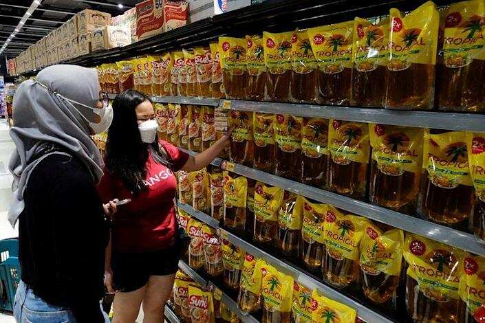 Indonesia’s decision to ban palm oil exports sparks global food inflation concerns: Report Indonesia’s decision to ban palm oil exports sparks global food inflation concerns: Report