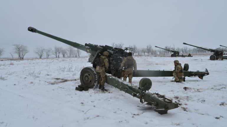 As Russians 'exert intense fire', US delivers 'more than half' of Ukraine's howitzers, train its officers