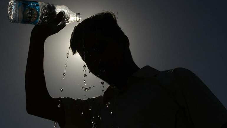 Heat wave warnings issued in five Indian states as temperatures soar over 45 degrees Celsius Heat wave warnings issued in five Indian states as temperatures soar over 45 degrees Celsius