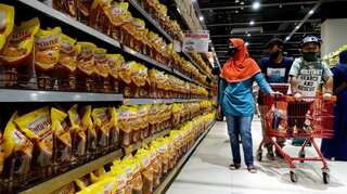 As 290,000-tonne shipments get trapped, Indonesian palm oil export ban to hit India badly