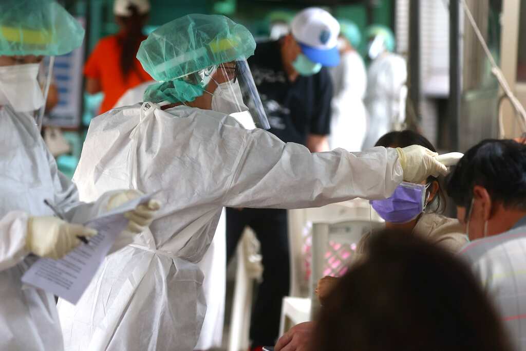 Taiwan reports 11,353 fresh covid-19 infections | Coronavirus News Updates