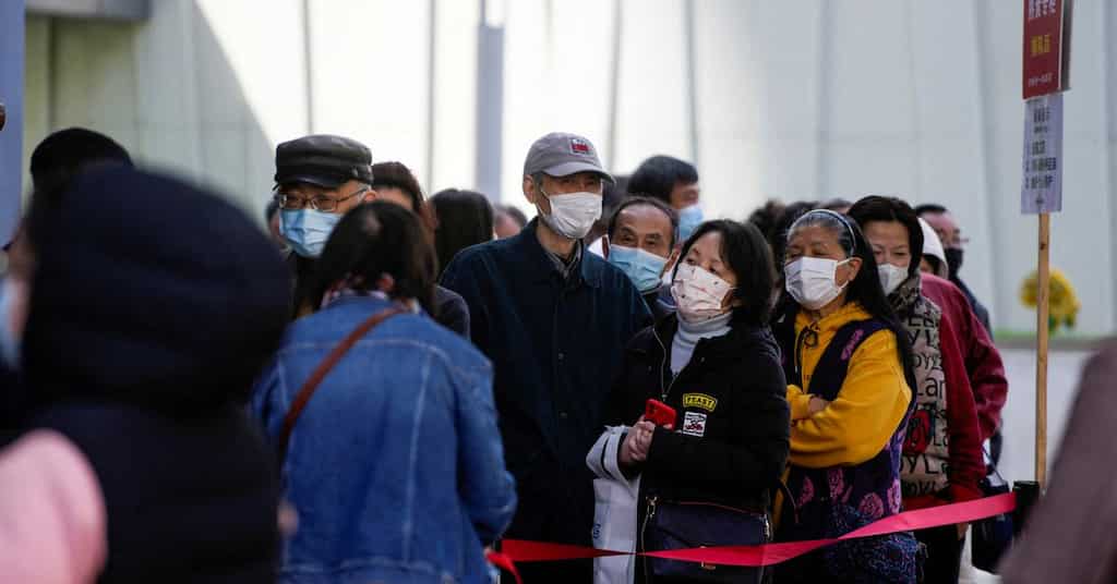 People in Shanghai bang pans and pots against China's COVID policy