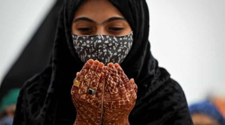 What time does Eid al-Fitr start?