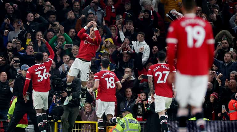 Fernandes, Ronaldo score as Manchester United beat Bretford 3-0 in English Premier League Fernandes, Ronaldo score as Manchester United beat Bretford 3-0 in English Premier League