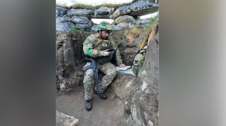 Meet this Ukrainian professor who gives lessons from front lines while battling Russians Meet this Ukrainian professor who gives lessons from front lines while battling Russians