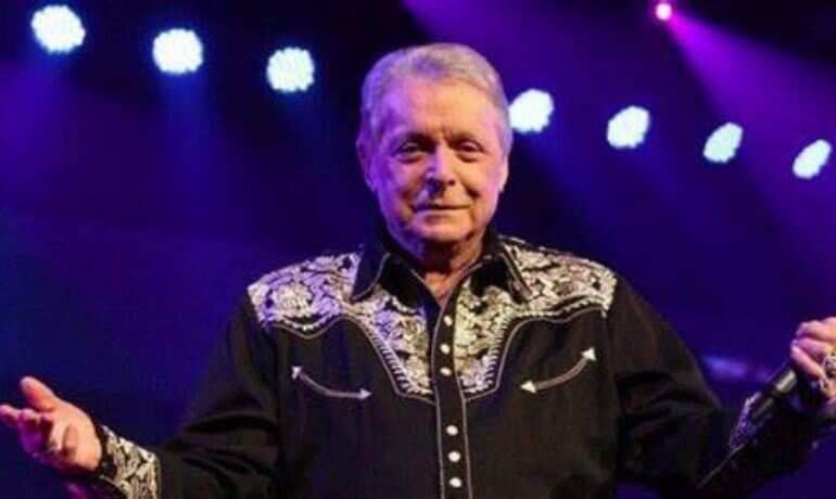 Country singer Mickey Gilley, whose bar launched 'Urban Cowboy,' dies