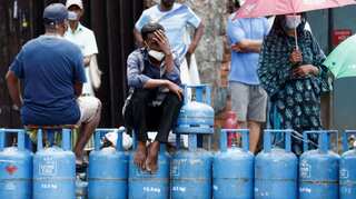 Sri Lanka runs low on gas as supporters rally for embattled prime minister
