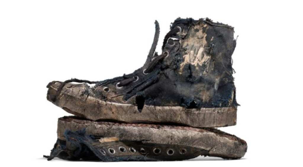 Balenciaga introduces fully destroyed sneakers, the Internet cannot digest its price