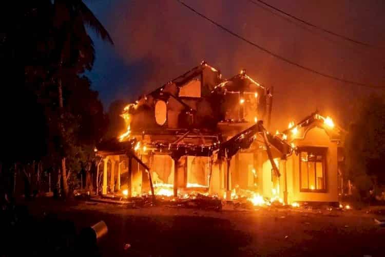 Sri Lanka Crisis & Chaos: PM Mahinda Rajapaksa's house torched in night of unrest