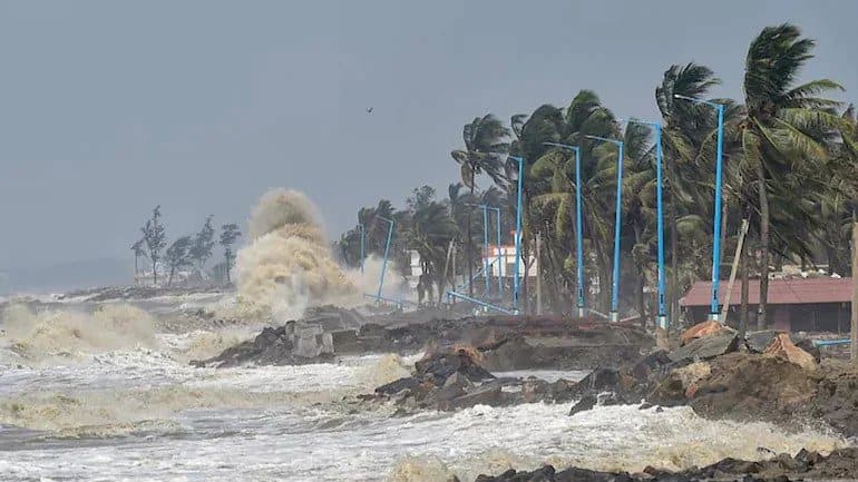Cyclone Asani approaches India's eastern coast, strong winds in 3 states