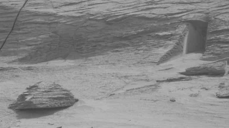 NASA’s rover found alien doorway on Mars? Find out truth