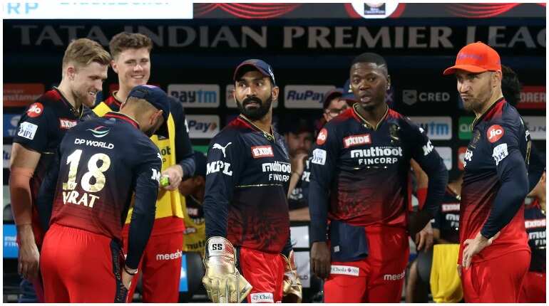 'He can come in at No. 6 or 7' - Sunil Gavaskar picks Dinesh Karthik as India's finisher for T20 World Cup