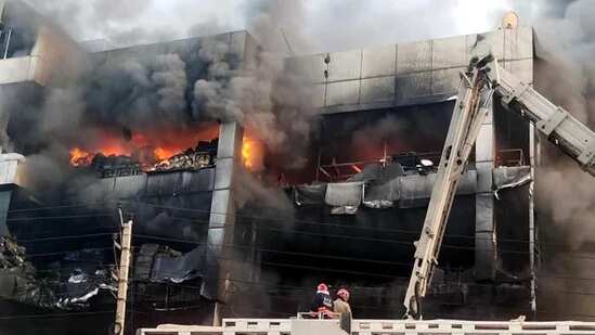India: Fire at a four-storey bulding in Delhi's Mundka, 27 killed, 12 people injured in the blaze