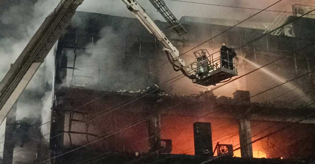 Fire at a building in Delhi's Mundka: 50 people rescued, rescue ops underway