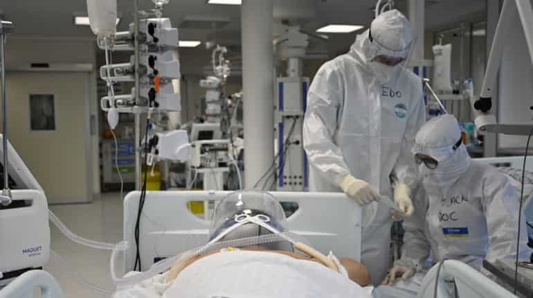 European health officials warn Omicron strains BA.4 and BA.5 can escape vaccines and immunity