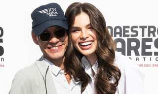 Singer Marc Anthony  gets engaged to model Nadia Ferreira