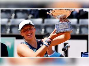 World No. 1 Iga Swiatek retains Italian Open title with 28th straight win