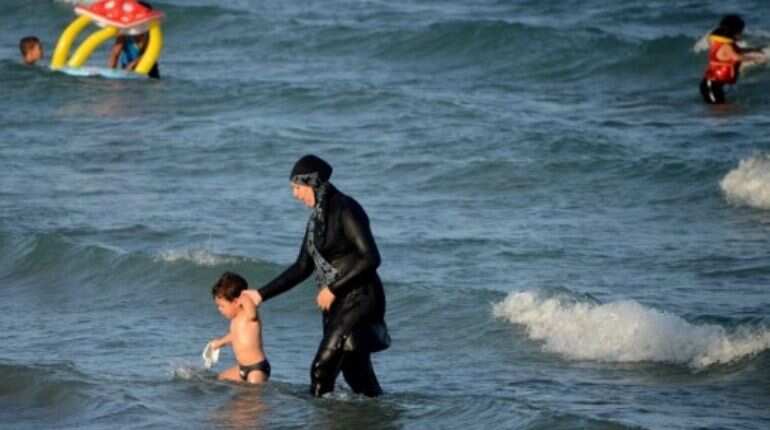 Burkini: French city approves Muslim swimsuit in controversial change
