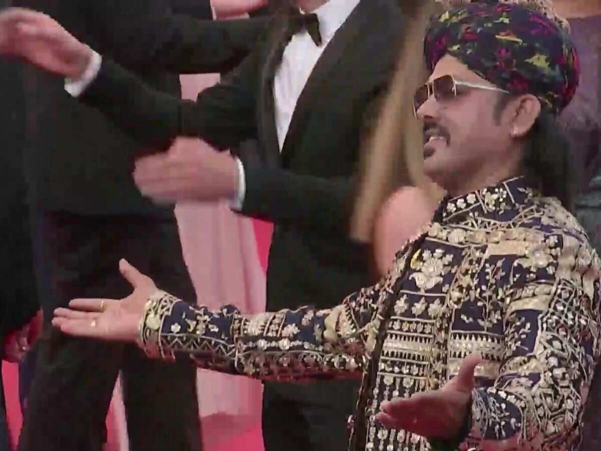 Rajasthani singer Mame Khan becomes first folk artist to open Cannes red carpet for India
