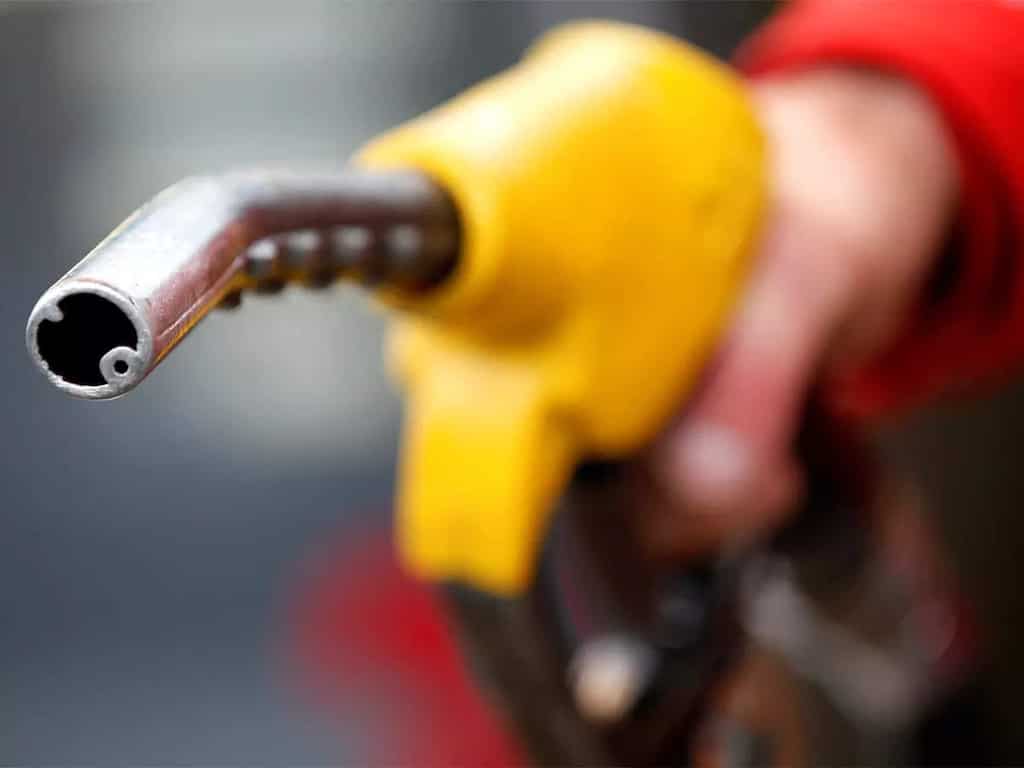 Oil prices climb on expectations of China demand recovery