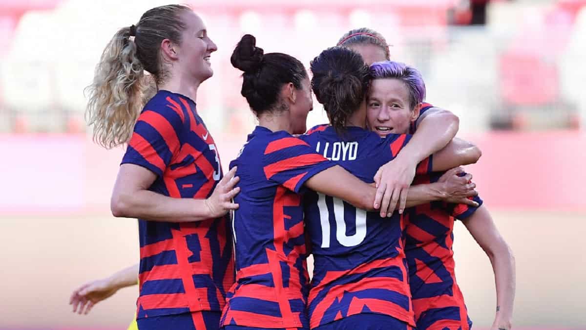 US men's and women's football teams strike equal pay deal with governing body