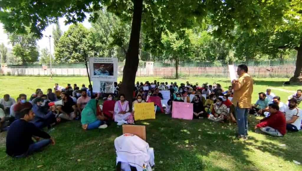 Despite government assurances, Kashmiri Pandits continue protests