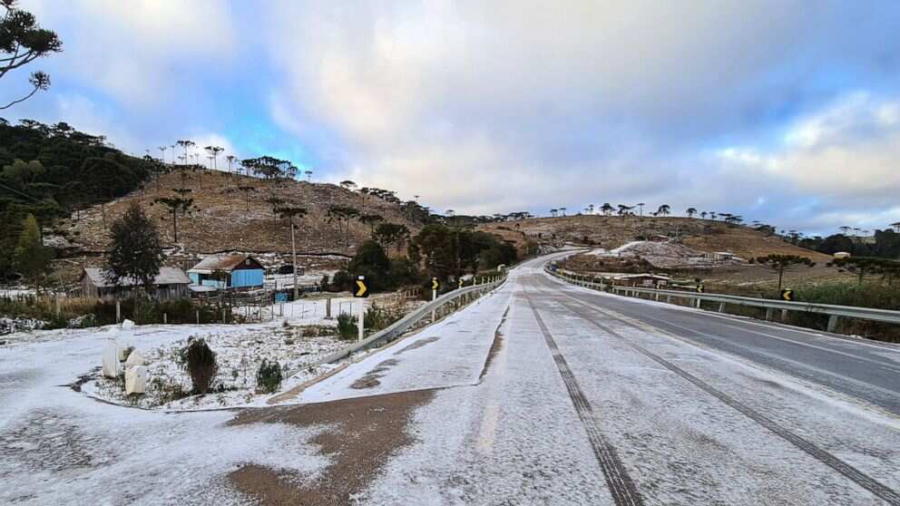 Snowfall to continue & temperatures to drop further as cold snap hits southern Brazil