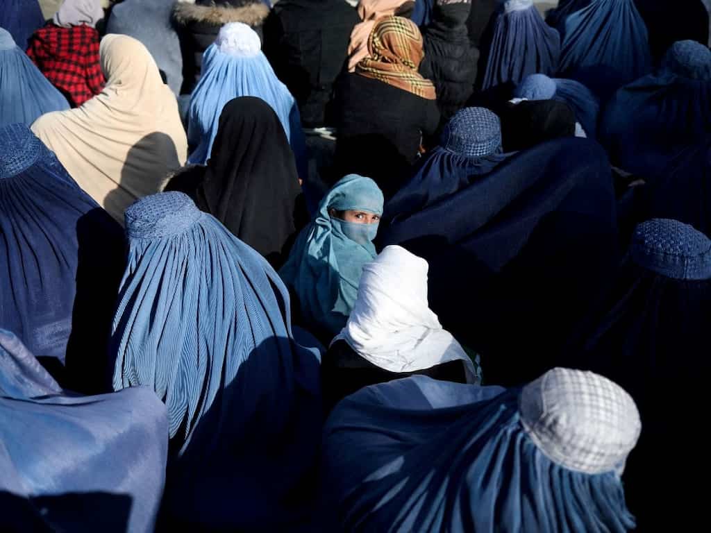 Afghanistan: Taliban order female TV presenters to cover their faces when on air