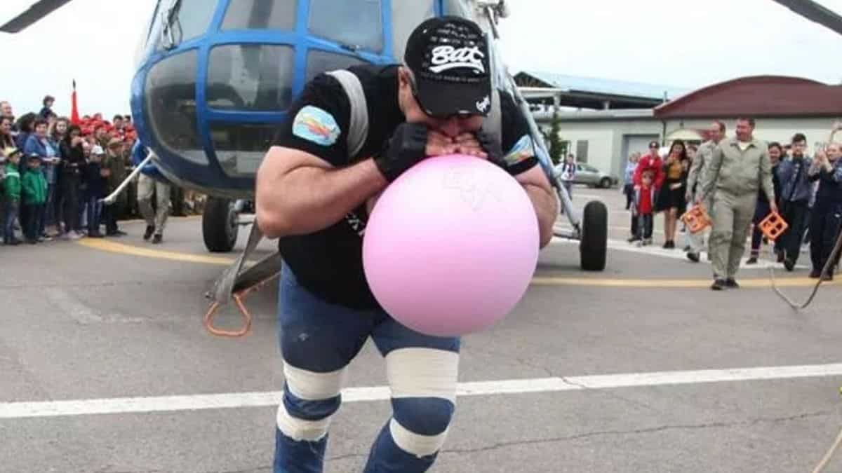 'Russian Hulk': Man pulls 3 choppers weighing 15.6 tonnes, sets world record 'Russian Hulk': Man pulls 3 choppers weighing 15.6 tonnes, sets world record