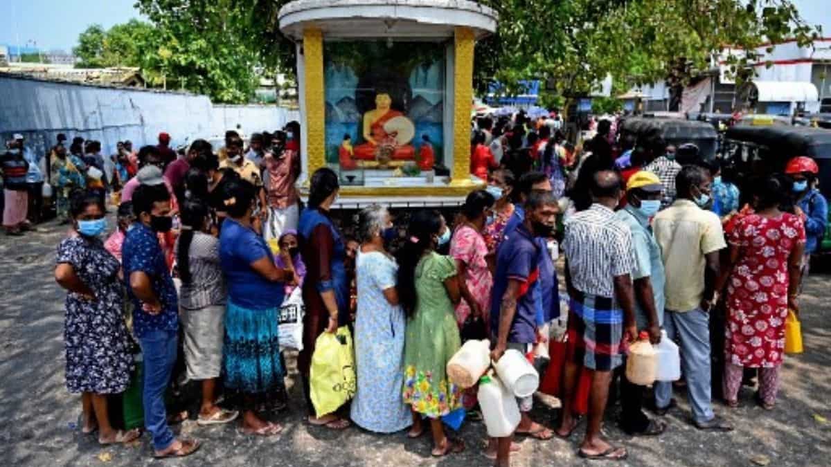 Hundreds of people queue for fuel in capital