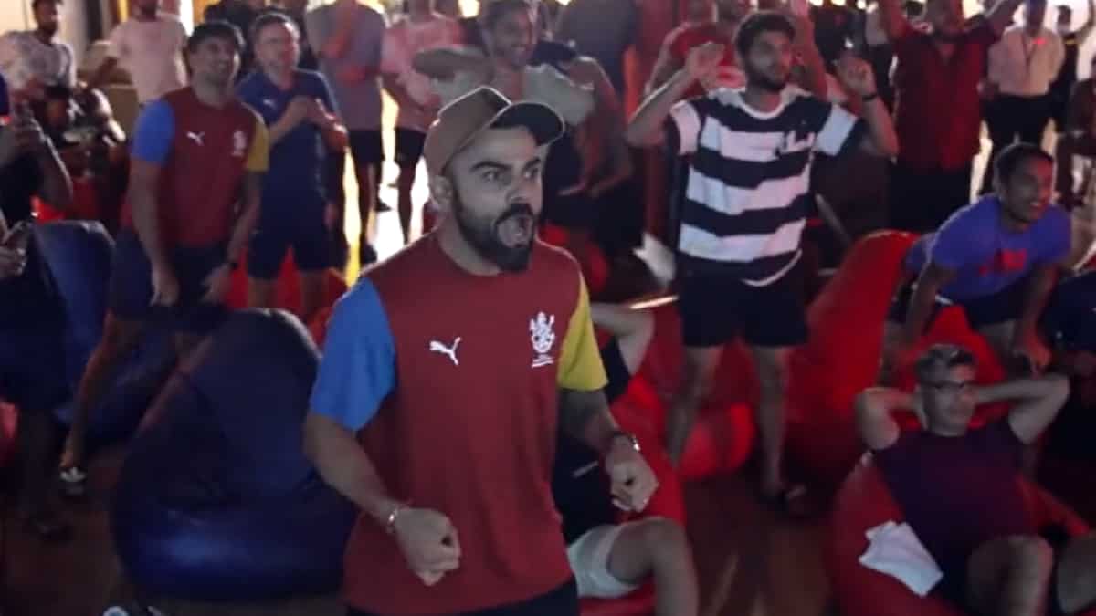 'Thank you Mumbai': Kohli, Du Plessis & others go berserk as MI help RCB qualify for IPL 2022 playoffs - WATCH 'Thank you Mumbai': Kohli, Du Plessis & others go berserk as MI help RCB qualify for IPL 2022 playoffs - WATCH