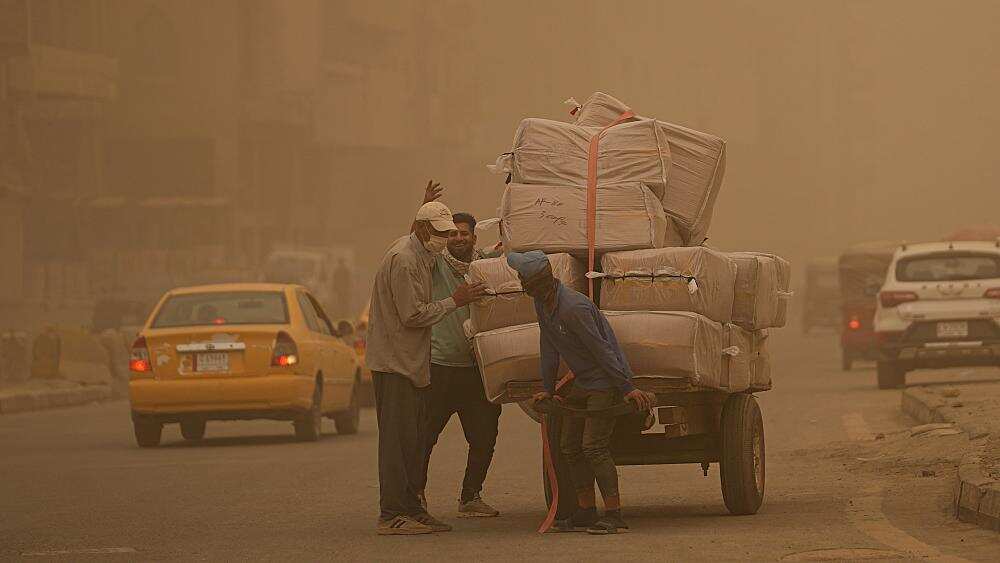 Iraq sandstorm: Baghdad covered in orange haze