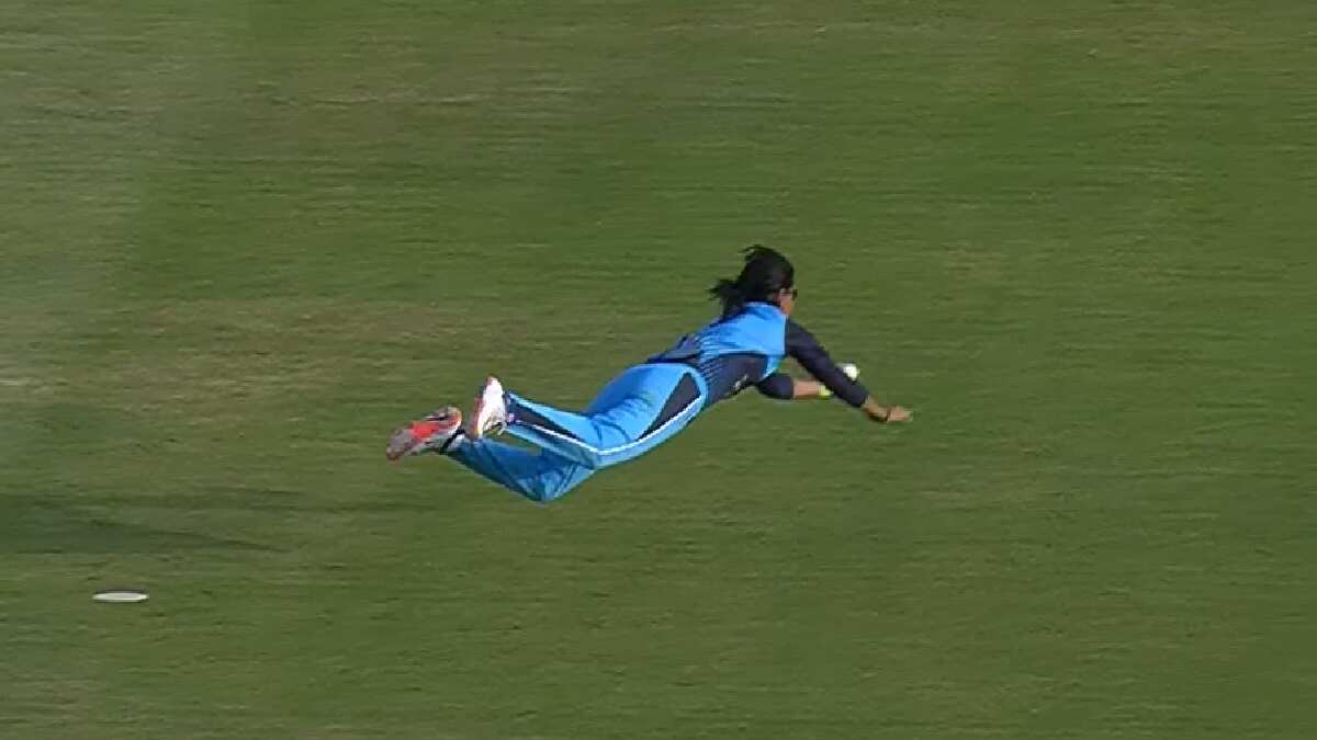WATCH: Flying Harmanpreet Kaur pulls off a blinder to send Shafali Verma packing in Women's T20 Challenge WATCH: Flying Harmanpreet Kaur pulls off a blinder to send Shafali Verma packing in Women's T20 Challenge