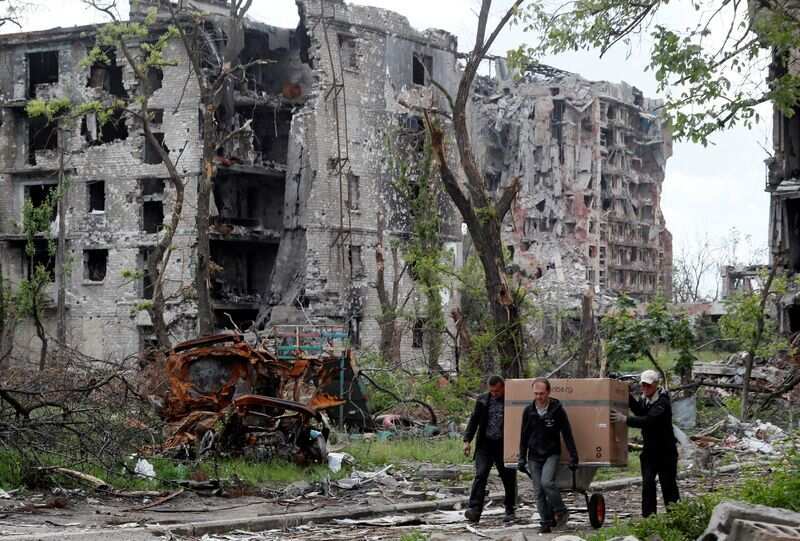 Families in Mariupol left in disbelief and grief