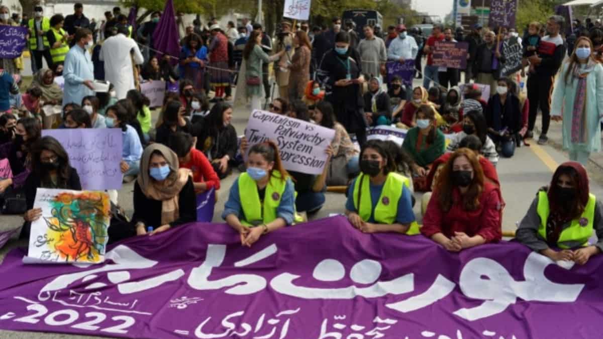 Ban on import of key materials to produce sanitary napkins is forcing Pakistani women to go pad-less Ban on import of key materials to produce sanitary napkins is forcing Pakistani women to go pad-less