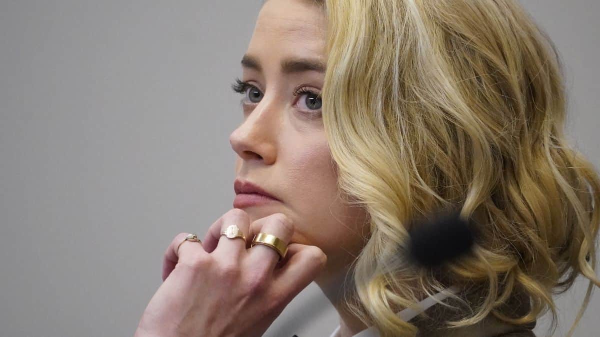 Did Johnny Depp break Amber Heard's nose?