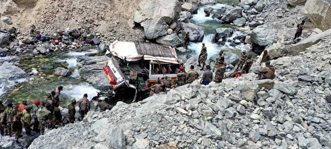 7 Indian soldiers killed after truck carrying them falls into Ladakh’s Shyok River 7 Indian soldiers killed after truck carrying them falls into Ladakh’s Shyok River