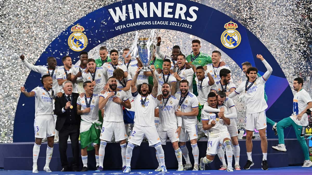 7) Real Madrid players celebrate