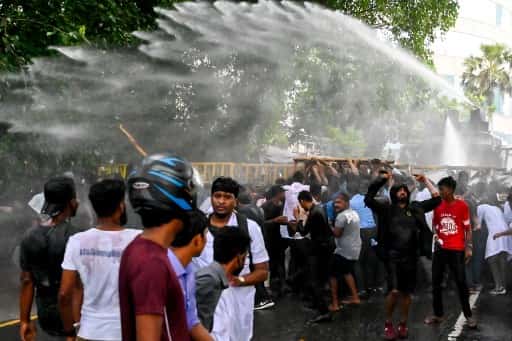 Lankan police fires tear gas shells at students during anti-government protests Lankan police fires tear gas shells at students during anti-government protests