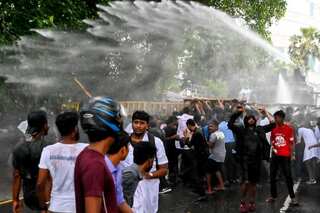 Lankan police fires tear gas shells at students during anti-government protests