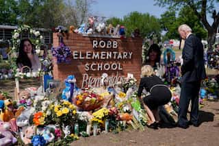 Amid public outcry, US govt to review police response to Texas school shooting