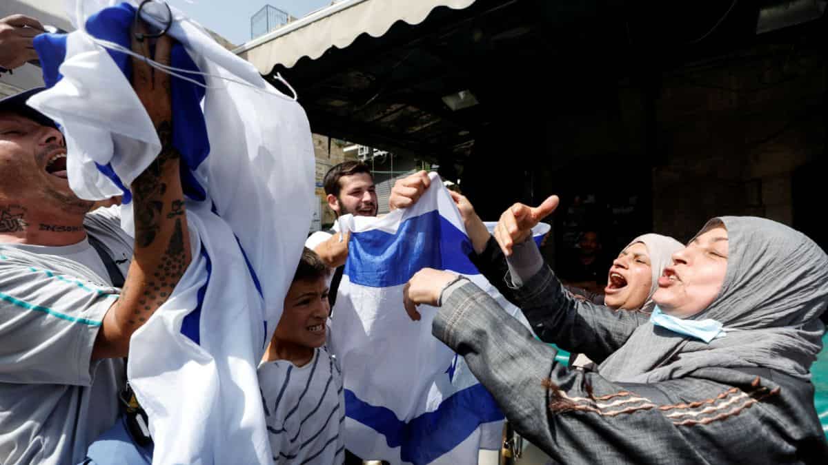 Clashes continues between Palestinians and Israelis