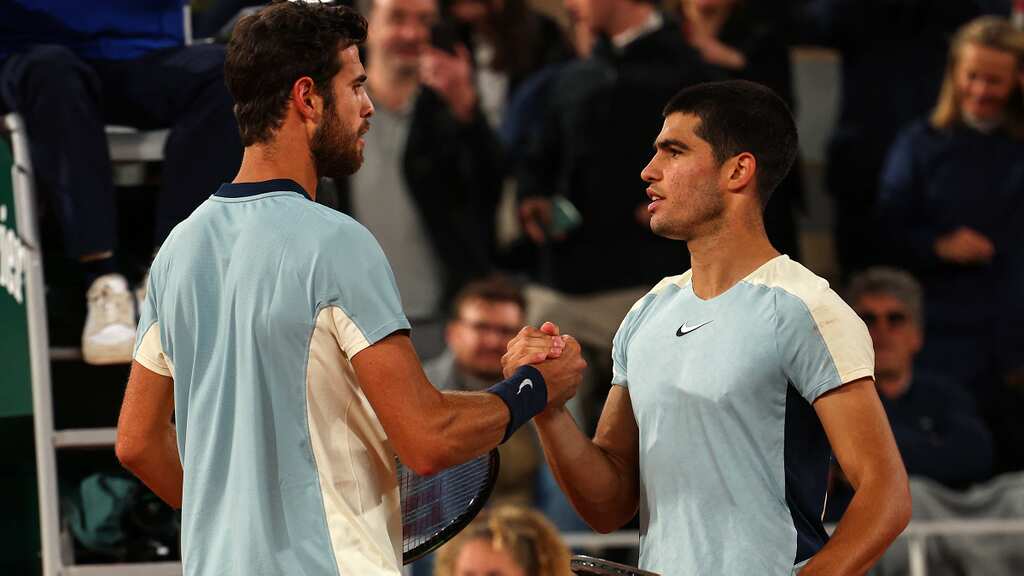 French Open 2022: Teenage sensation Carlos Alcaraz crushes Karen Khachanov to reach quarter-finals